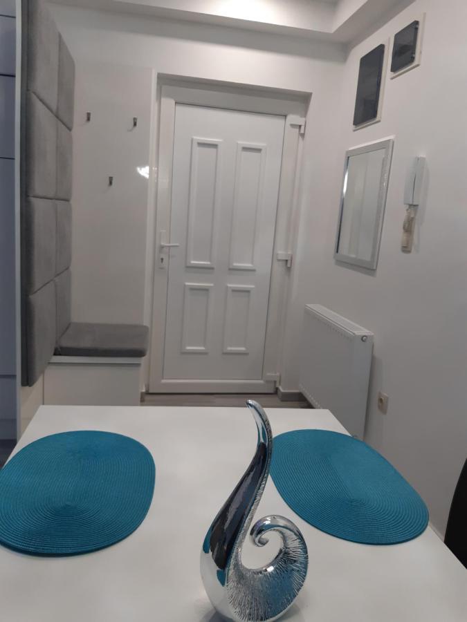 Dilara Apartman Sarvar Exterior photo